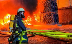 Grossfeuer im Reifenlager